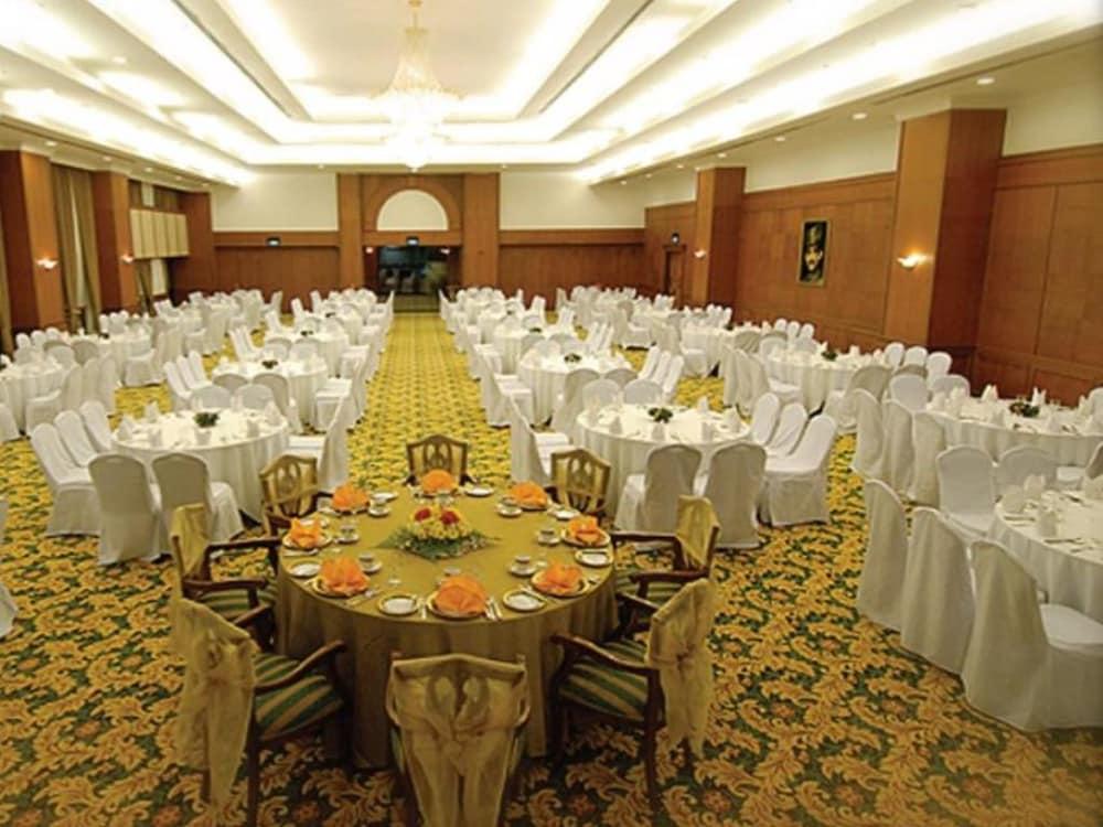 Mulia Hotel Бандар-Сері-Бегаван Екстер'єр фото