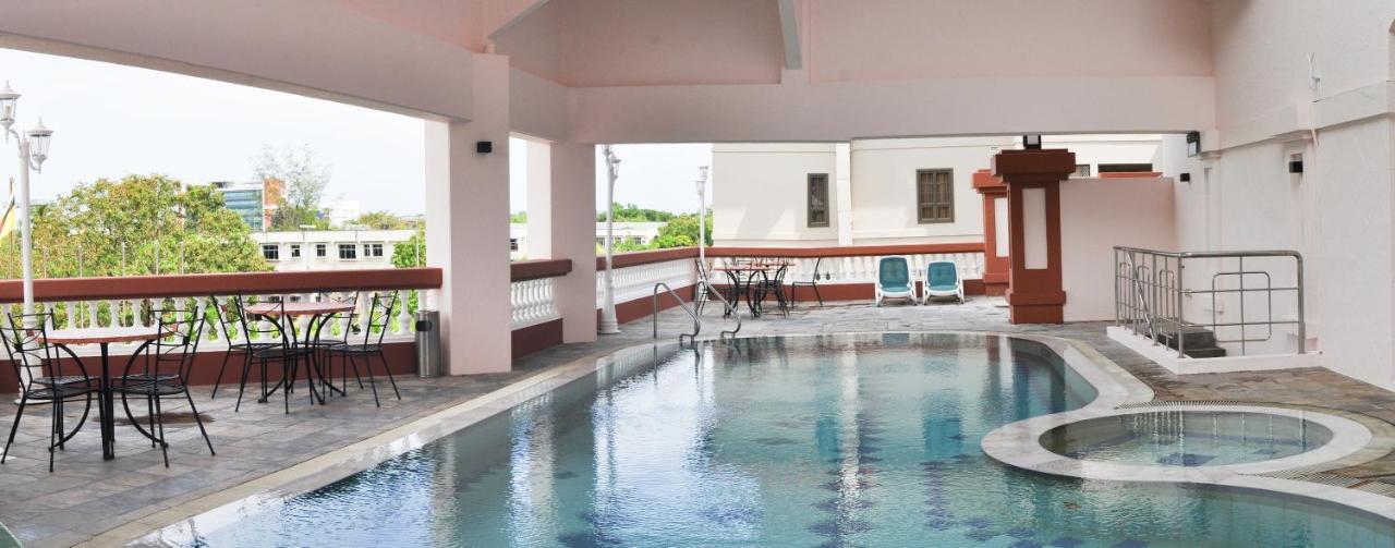 Mulia Hotel Бандар-Сері-Бегаван Екстер'єр фото
